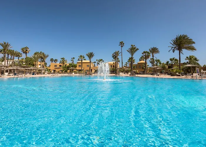 Home2Book Tranquil Oasis Apt, Pool & Terrace