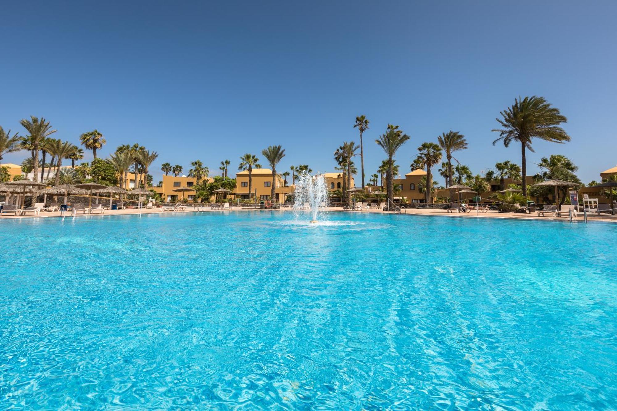Home2book Tranquil Oasis Apt, Pool & Terrace Apartment